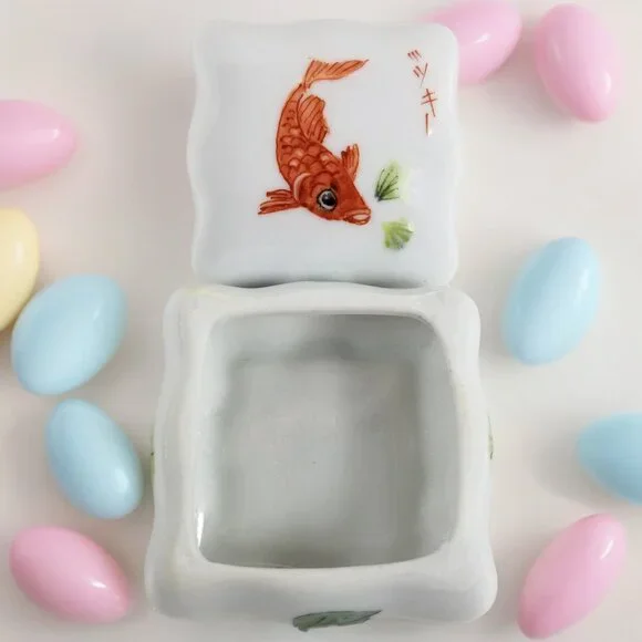 Koi Goldfish Mini Keepsake Box Scalloped White Porcelain Chinoiserie Gift Box - Picture 3 of 14